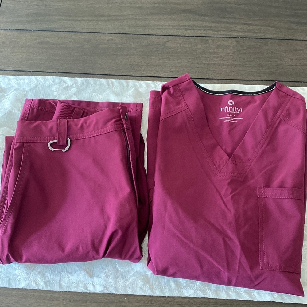 Mens SMALL Cherokee scrub set